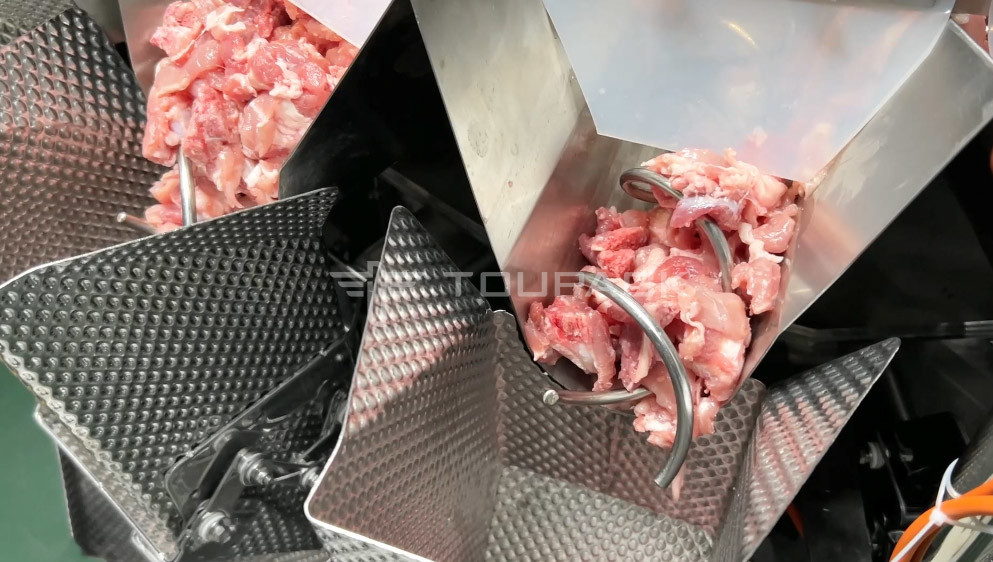 Замороженное мясо свежее сырое свинину колосья ребра многоголовый весовщик упаковочная машина с винтовым питанием