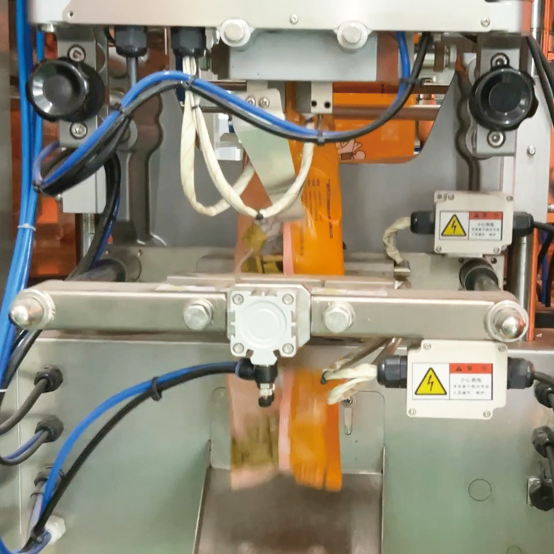 Высококачественная вертикальная автоматическая количественная частица закуска Продовольственное уплотнение заполнение упаковка ВФФС Весы и упаковки