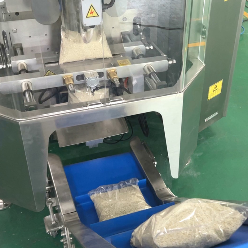 Автоматическая машина для упаковки в пакеты типа «подушка» для сушеного дуриана, сушеных бананов, долек яблок, пластиковых пакетов, вертикальная упаковочная машина для сублимированных фруктов по весу