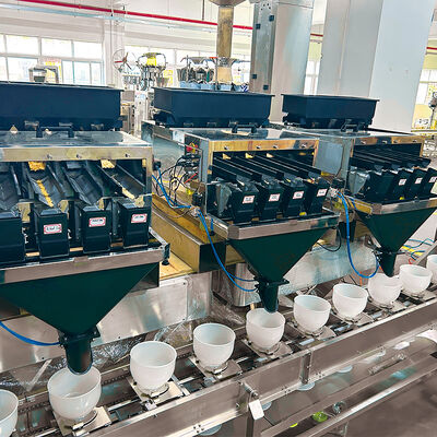 Высокоскоростная упаковочная машина для кормов для домашних животных с многоголовочными весами для смешивания и упаковки кормов